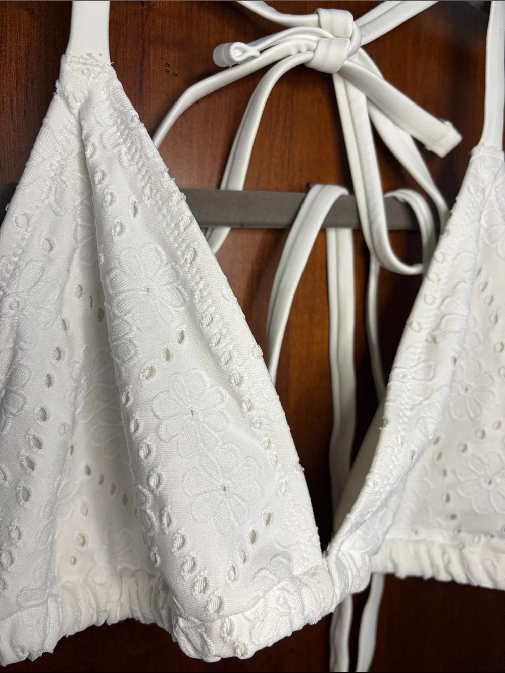 aerie neck tags back